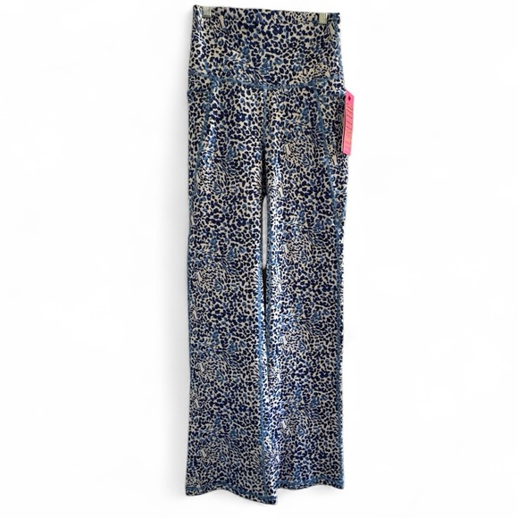 Lilly Pulitzer Carpe Vita Flare Legging, Size S, NWT in Resort White Twisted Up - Picture 2 of 7